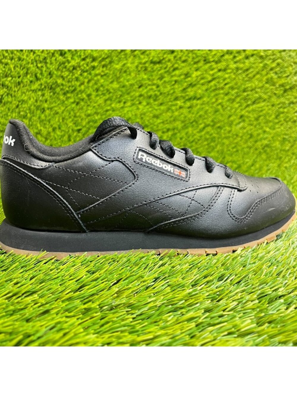 Reebok Classic Leather Boys Size 5.5Y Black Gum Athletic Walking Shoes Sneakers
